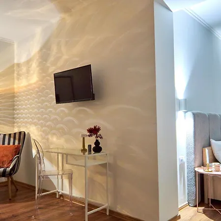 світло постійно! яскраві сучасні для молодих та активних Mukacheve