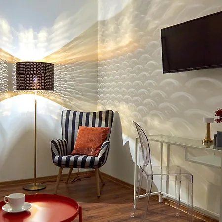 Apartment світло постійно! яскраві сучасні для молодих та активних Mukacheve