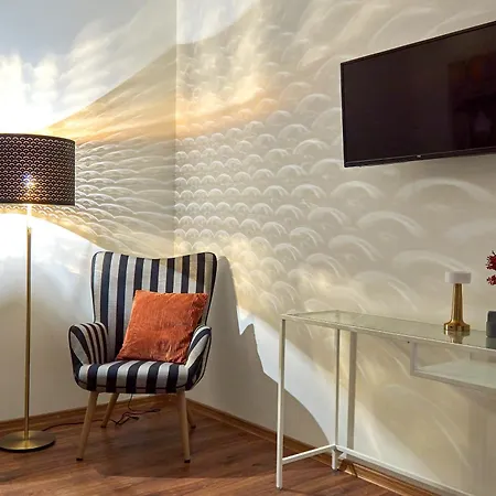 світло постійно! яскраві сучасні для молодих та активних Mukacheve