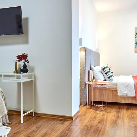 світло постійно! яскраві сучасні для молодих та активних Mukacheve