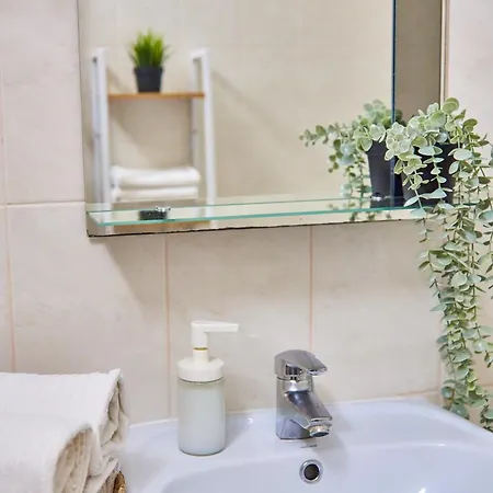 світло постійно! яскраві сучасні для молодих та активних Apartment