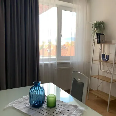 світло постійно! яскраві сучасні для молодих та активних